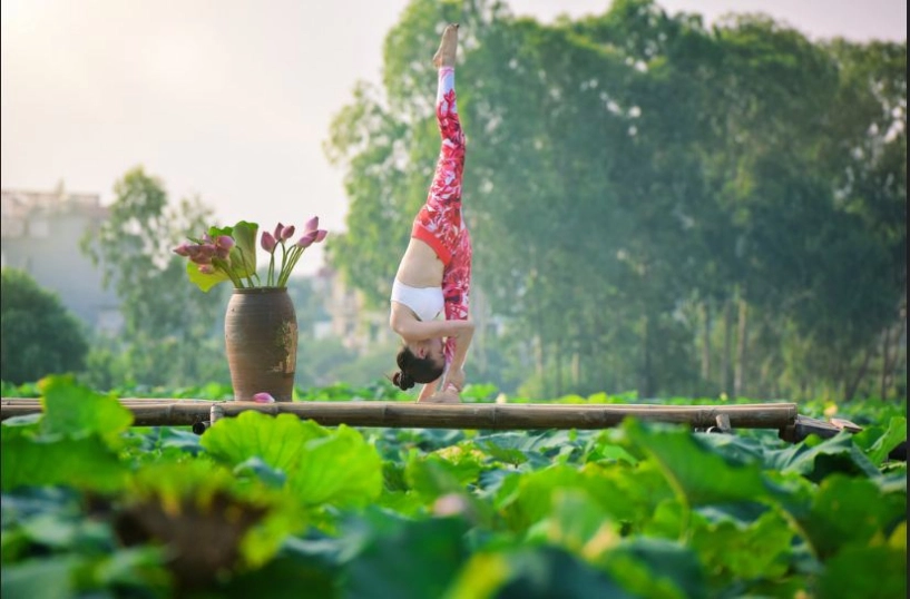 Đôi bạn thân 36 tuổi hà nội khoe thân hình tuyệt đẹp nhờ yoga - 12