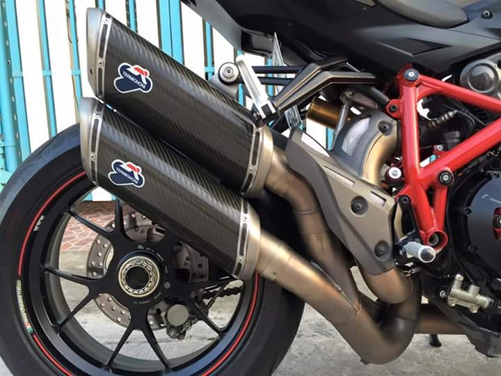 Ducati streetfighter s mạnh mẽ trong dàn áo xám mờ - 10