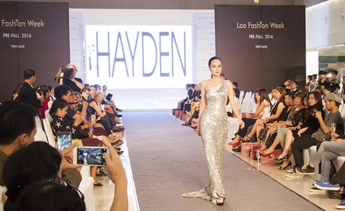 Dương yến ngọc làm vedette tại tuần lễ thời trang lào - 14