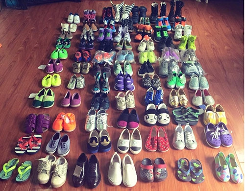 Gặp mẹ cậu bé 3 tuổi sở hữu tủ đồ 100 đôi giày - 4