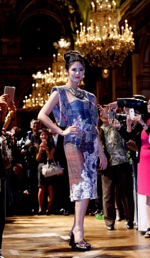 Hoa hậu ngọc hân nổi bật tại tòa thị chính paris - 6