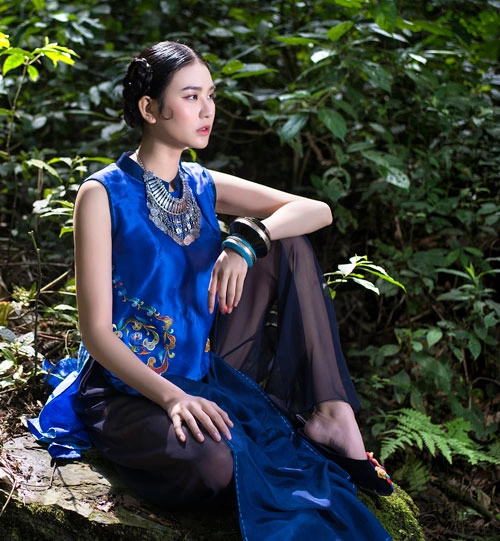 Hồn việt đậm đà trong những tà áo dài gấm - 6