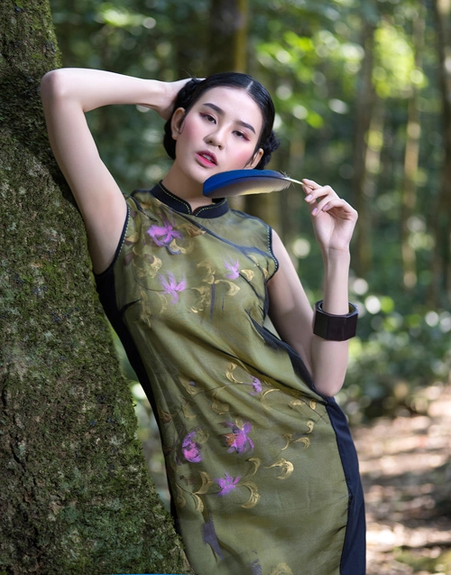 Hồn việt đậm đà trong những tà áo dài gấm - 10