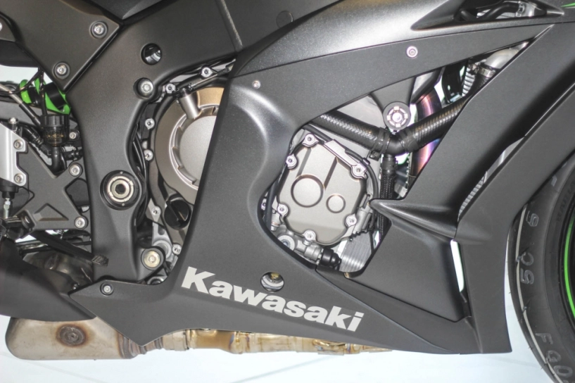 Kawasaki ninja zx-10r 2016 phiên bản đen mờ về việt nam - 4