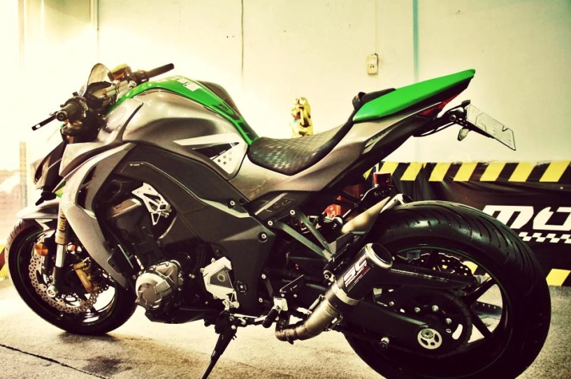 Kawasaki z1000 siêu chất với nhiều phụ tùng đồ chơi hàng hiệu tại việt nam - 3