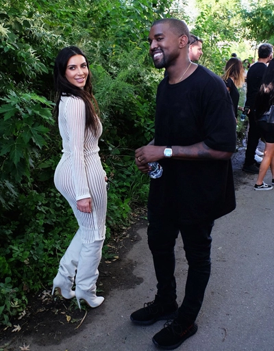  kim kardashian mặc đồ khoe nội y do chồng thiết kế - 5