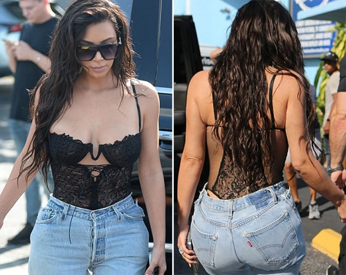  kim kardashian ra đường với áo lót và quần jeans - 2