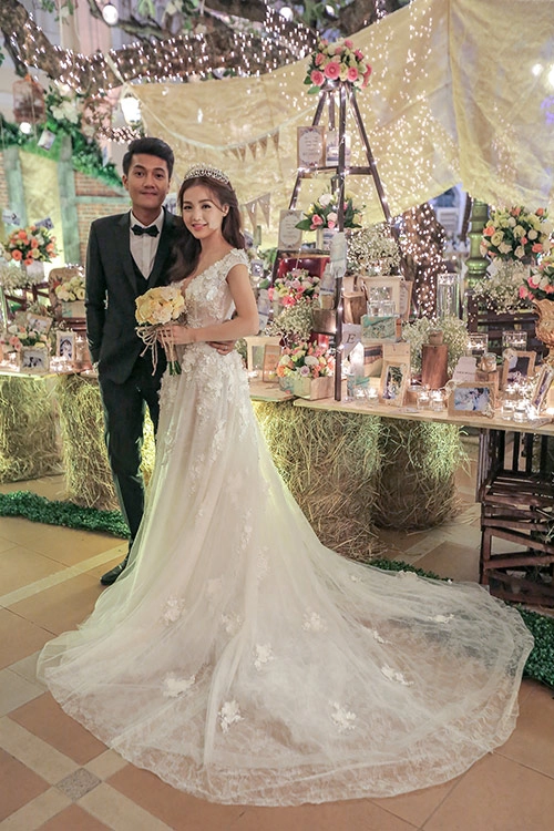 Linh phi thay hai váy cưới lộng lẫy và gợi cảm trong hôn lễ - 5
