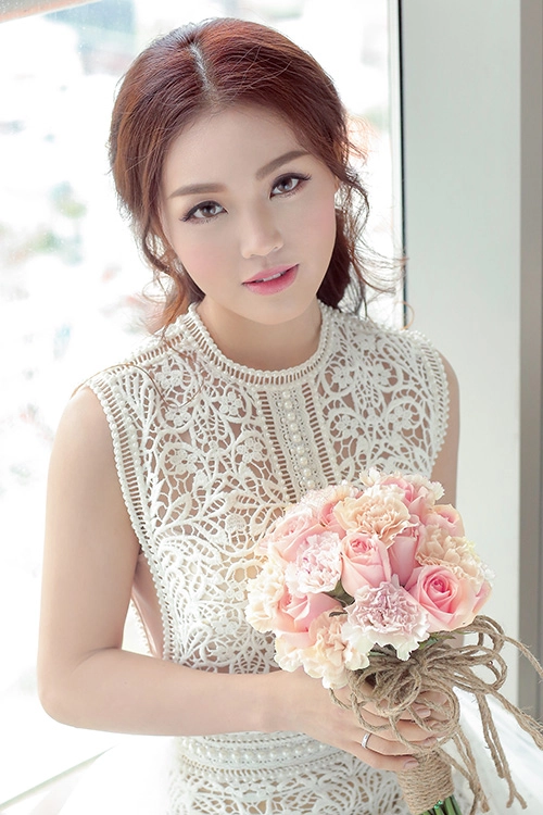 Linh phi thay hai váy cưới lộng lẫy và gợi cảm trong hôn lễ - 6