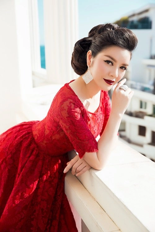 Lớp nền trong suốt giúp angela phương trinh tỏa sáng - 2