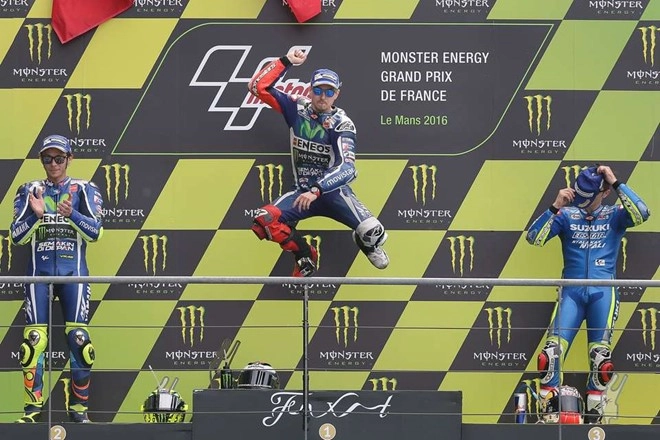 Lorenzo tạm vươn lên dẫn đầu bảng tổng sắp mùa giải motogp 2016 - 1