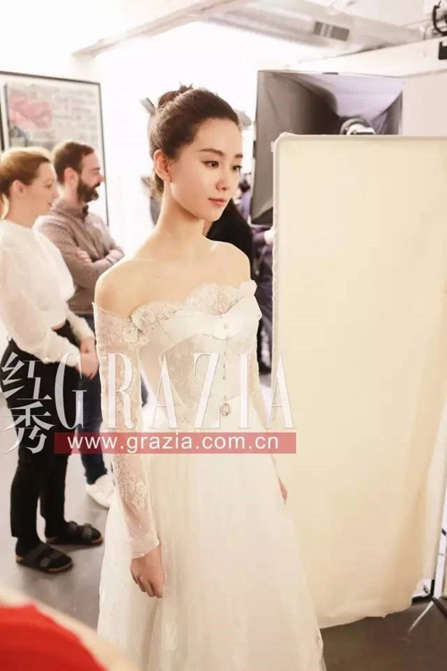 Lưu thi thi mặc váy cưới 11 tỷ đồng gây choáng váng - 4