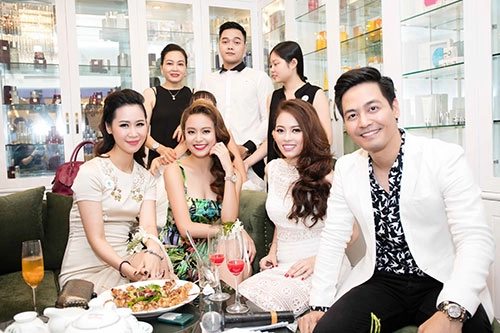 Mc phan anh thân thiết hoàng thùy linh sau ồn ào talkshow - 6