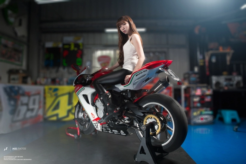 Mv agusta f3 rc mượt từng chi tiết bên chân dài japan - 3