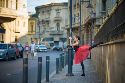 Ngắm vũ công xinh đẹp 12 tuổi hóa thiên nga đường phố - 9