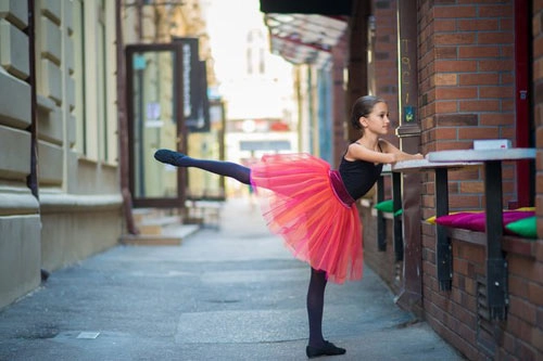 Ngắm vũ công xinh đẹp 12 tuổi hóa thiên nga đường phố - 13
