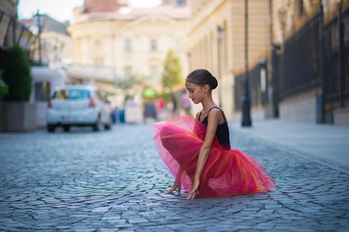 Ngắm vũ công xinh đẹp 12 tuổi hóa thiên nga đường phố - 14