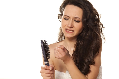 Những ảnh hưởng tiêu cực bủa vây phụ nữ rụng tóc - 1