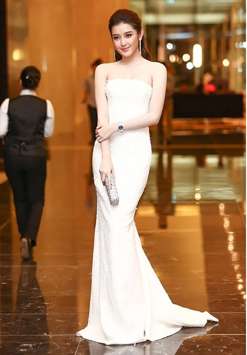 Những chiếc váy trắng làm say đắm lòng người của huyền my - 9