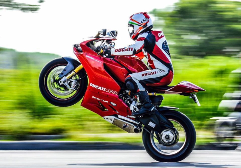 Những thử thách khi cầm lái ducati 1199 panigale - 6