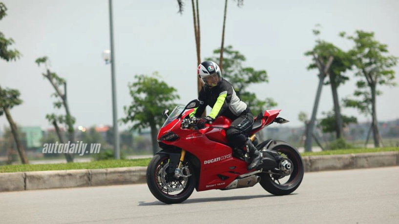 Những thử thách khi cầm lái ducati 1199 panigale - 3