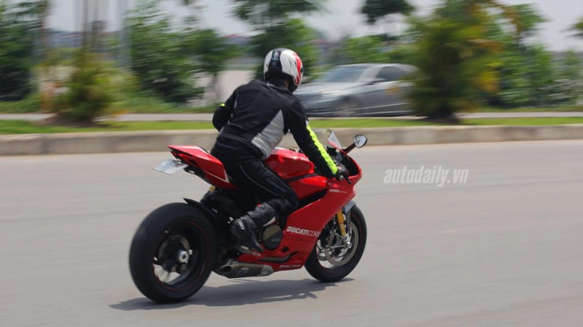 Những thử thách khi cầm lái ducati 1199 panigale - 5