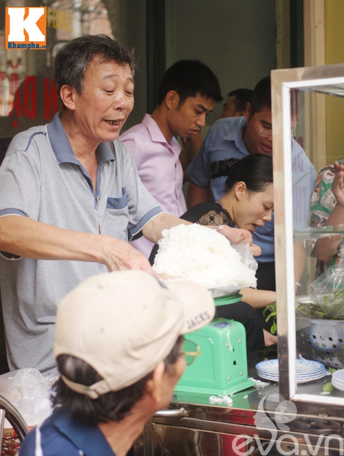 Quán bún chả cháy hàng sau khi tổng thống mỹ đến ăn - 4