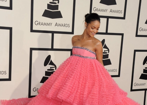 Rihanna đột nhiên phát cuồng với màu hồng - 3