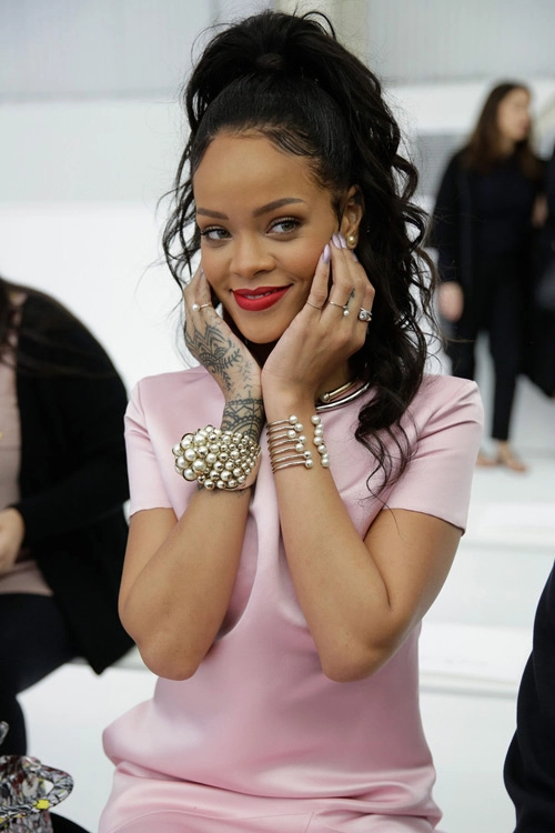 Rihanna đột nhiên phát cuồng với màu hồng - 7
