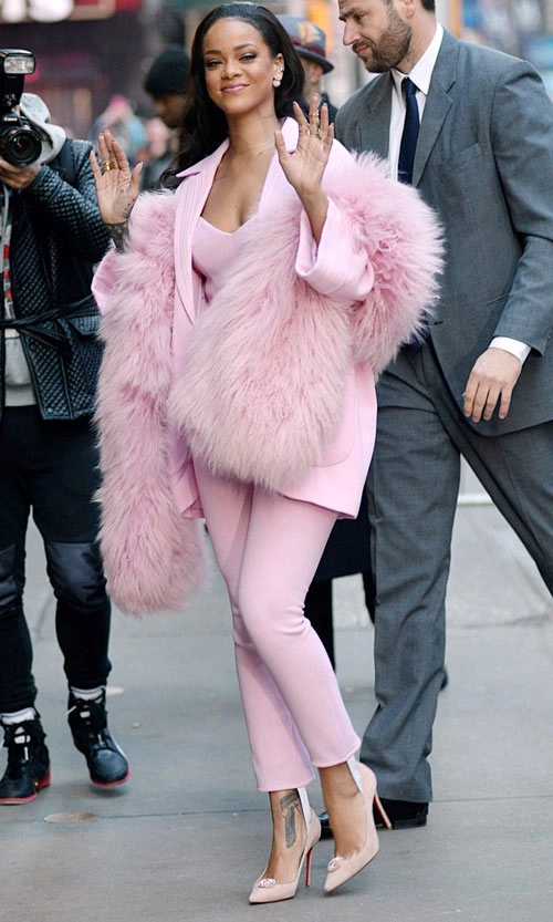 Rihanna đột nhiên phát cuồng với màu hồng - 8
