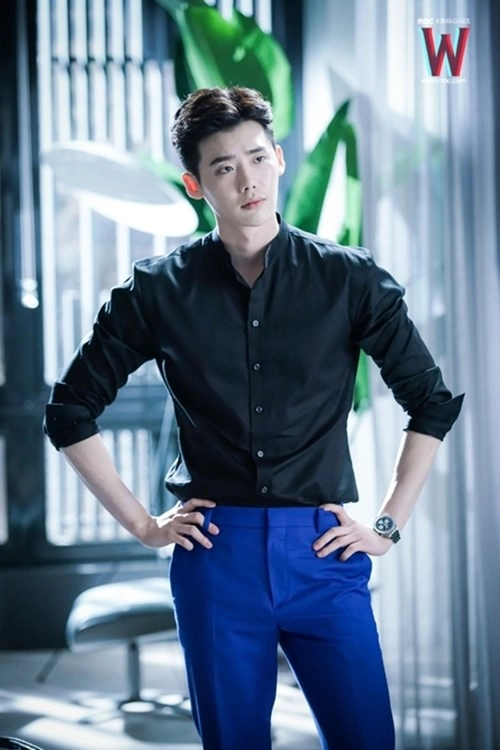 rụng tim với vẻ đẹp trai của lee jong suk khi diện sơ mi trong w - 9