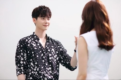 rụng tim với vẻ đẹp trai của lee jong suk khi diện sơ mi trong w - 13