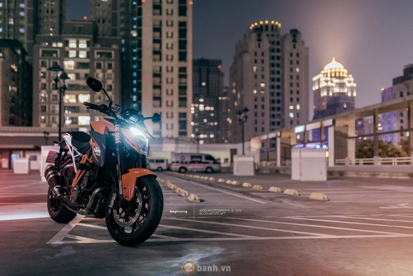 Siêu naked bike ktm 1290 super duke mạnh mẽ trong loạt ảnh ấn tượng - 1