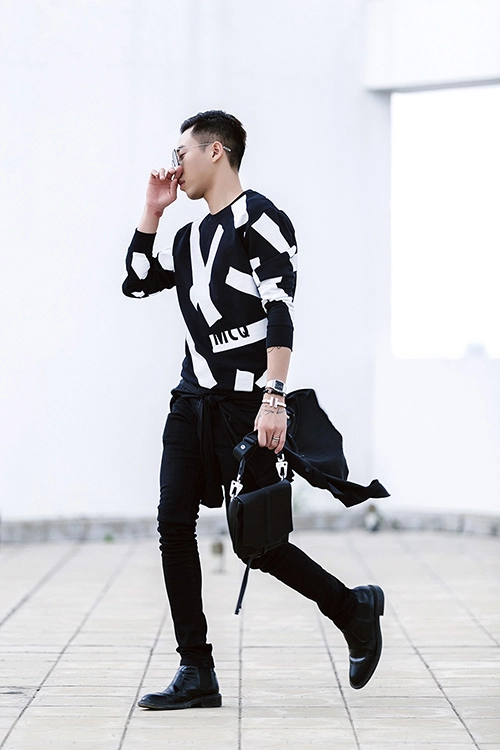 Stylist hoàng ku biến hóa phong cách với quần skinny đen - 13