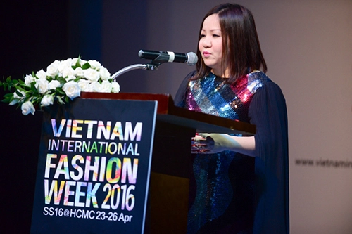 Thanh hằng giản dị vẫn sáng bừng tại họp báo vietnam international fw - 13
