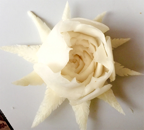 Tỉa hoa hồng từ củ cải trắng siêu đẹp - 14