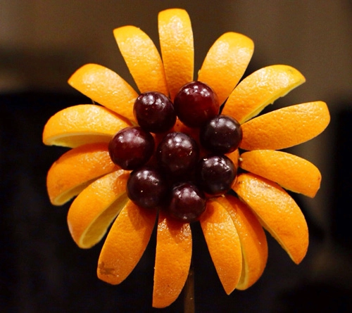 Tỉa hoa hướng dương từ hoa quả cho bé - 7