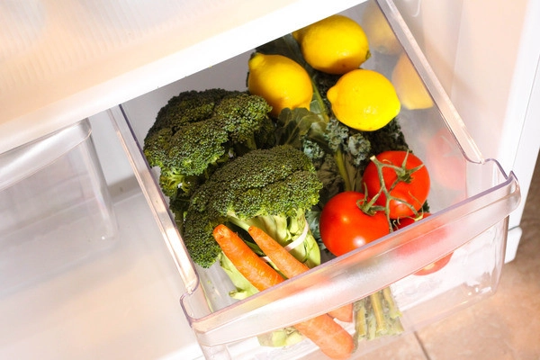 Tiêu chảy đau bụng vì vi khuẩn thường trú trong khay rau tủ lạnh - 1