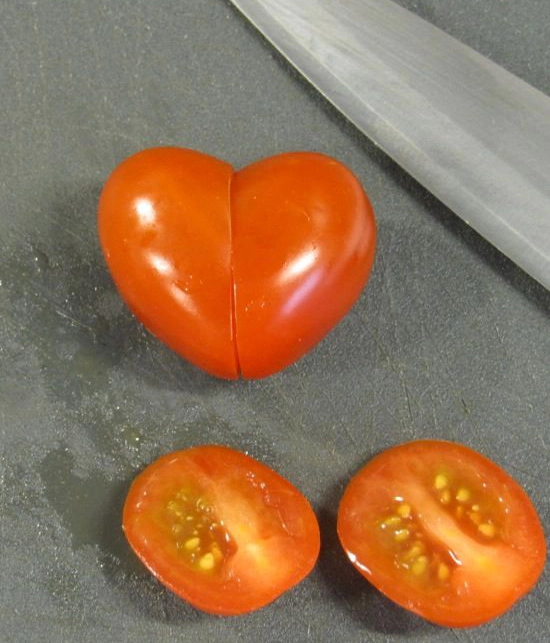 Xếp cà chua hình trái tim cho valentine trong 1 phút - 3