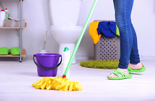 7 mẹo vệ sinh sạch vi khuẩn hết mùi hôi từ a-z trong nhà tắm - 3