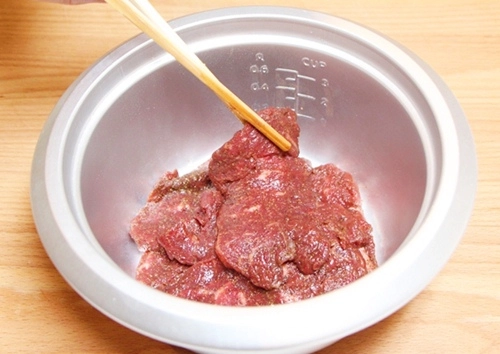 Cách làm thịt bò khô bằng nồi cơm điện siêu ngon - 3