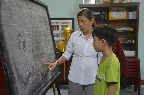 Cô giáo hơn 7 năm dạy học miễn phí cho trẻ em nghèo - 2