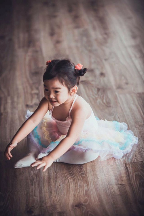 Con gái xuân lan diện váy balê xinh như công chúa nhỏ - 2