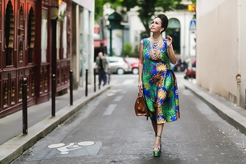 Diễm my hồi xuân trong váy đầm hoa cúc trên phố paris - 12