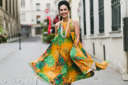 Diễm my hồi xuân trong váy đầm hoa cúc trên phố paris - 2