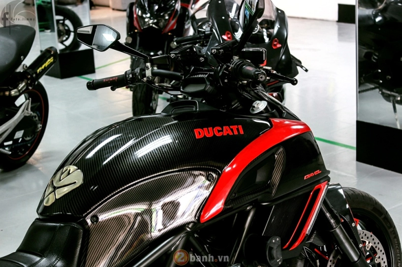 Ducati diavel phiên bản candy red từ showroom h2 decal - 4