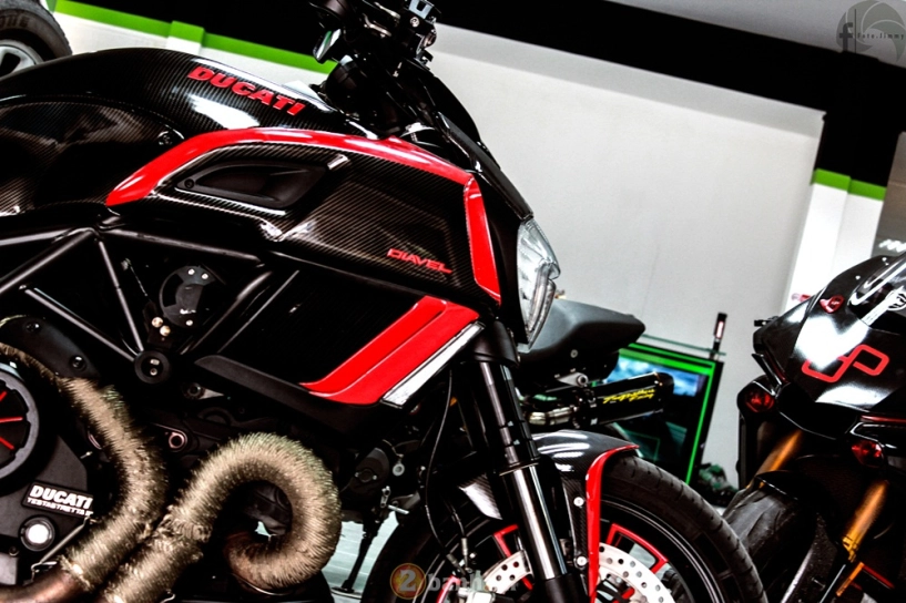 Ducati diavel phiên bản candy red từ showroom h2 decal - 5