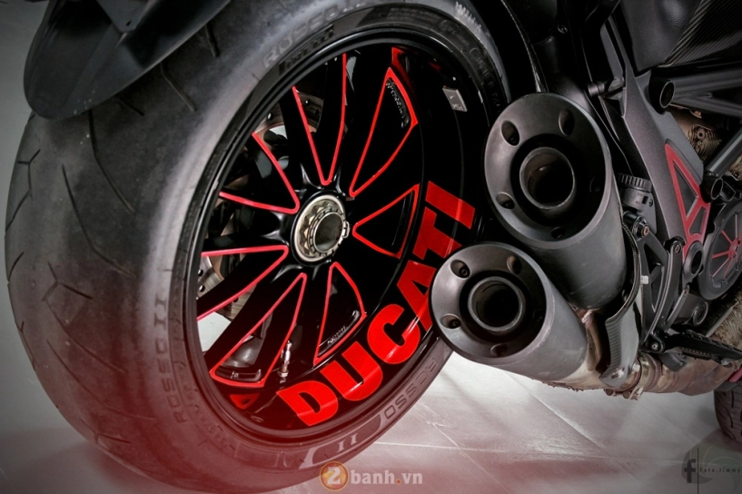 Ducati diavel phiên bản candy red từ showroom h2 decal - 7