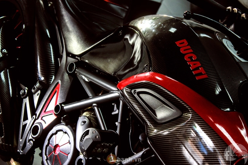Ducati diavel phiên bản candy red từ showroom h2 decal - 13