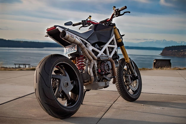 Ducati hypermotard gia cố toàn bộ khung sườn với chế tác cực đỉnh - 2
